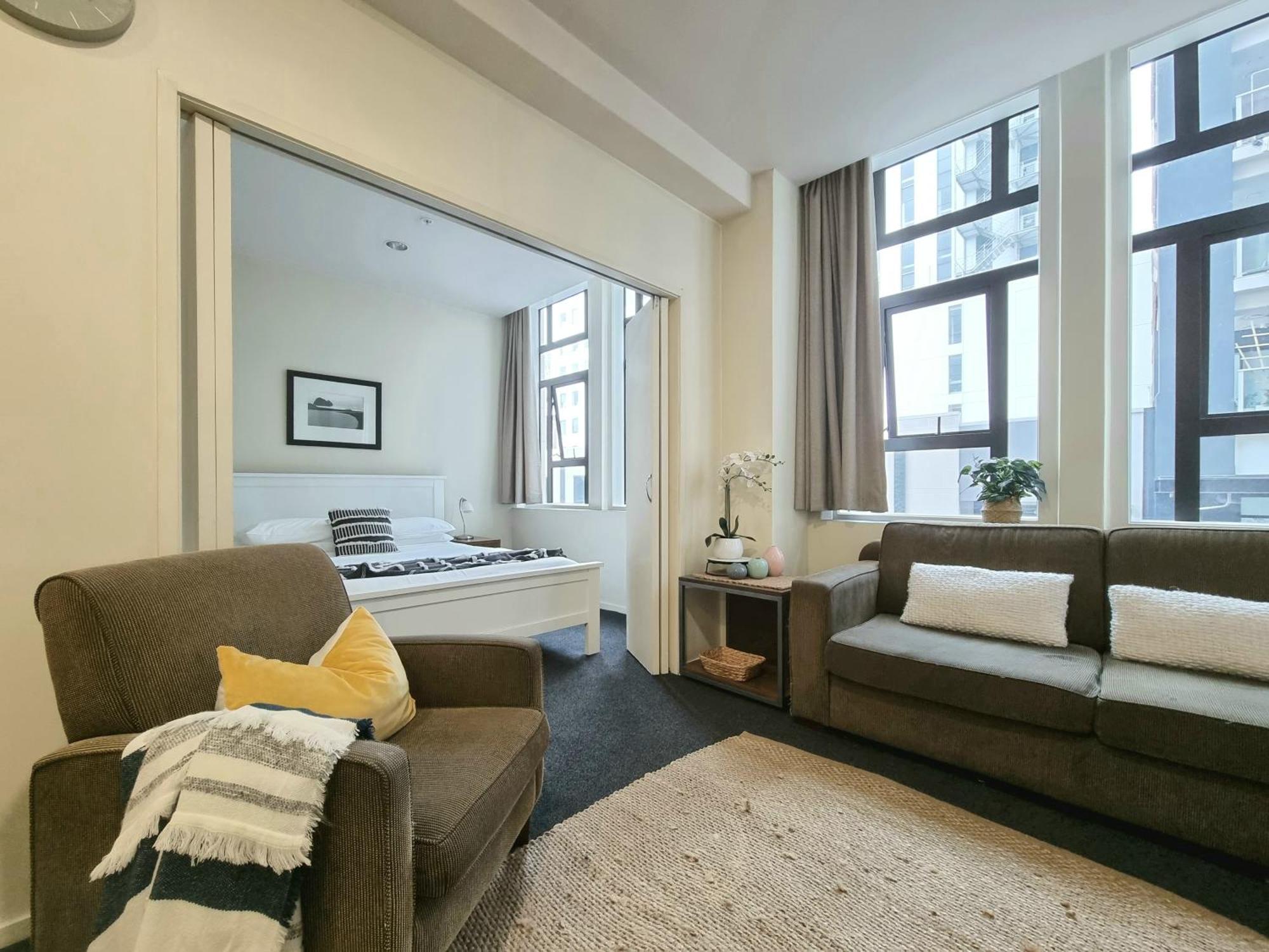 Urban Deco Apartment On Queen Street Auckland Room photo