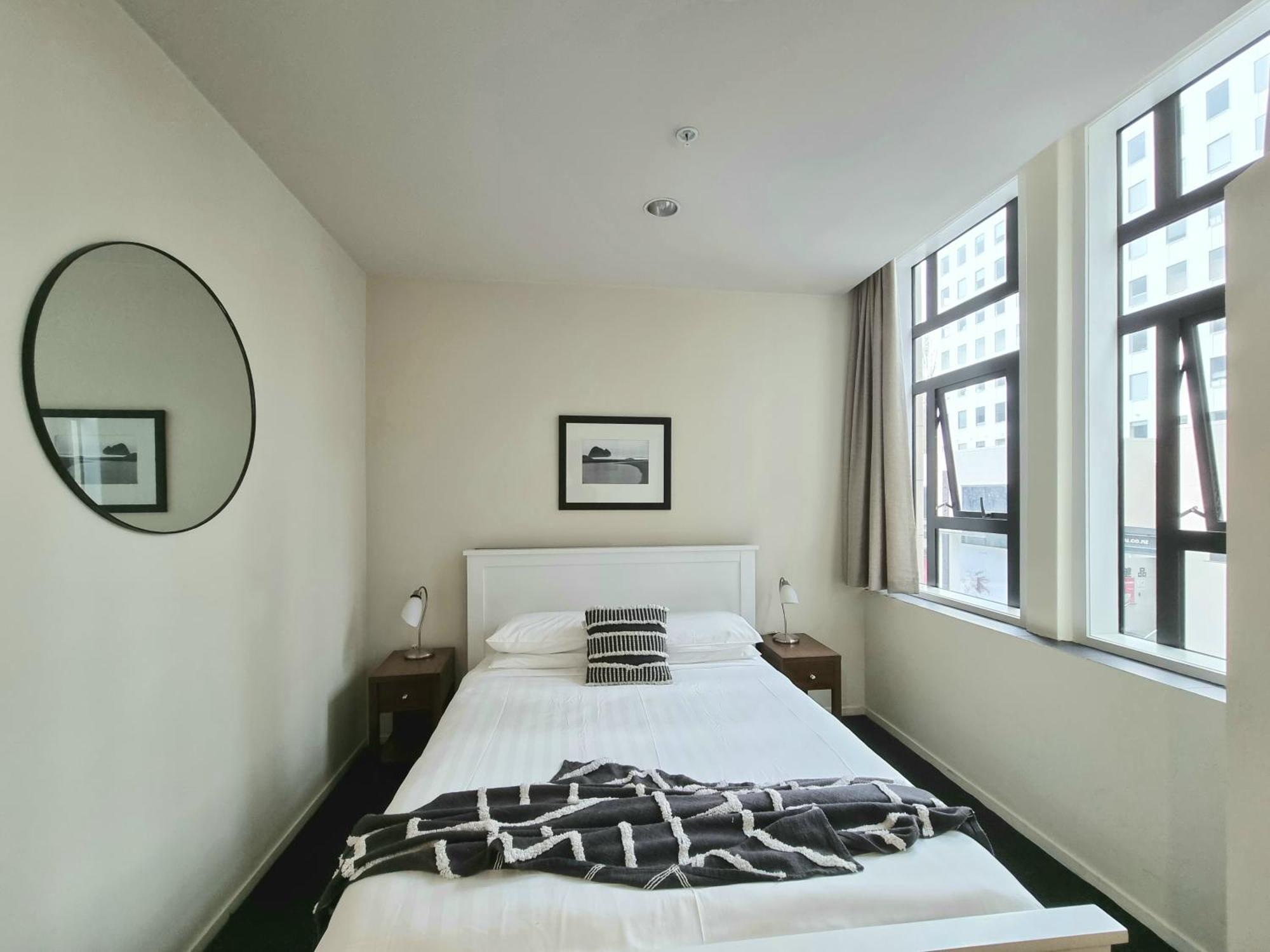 Urban Deco Apartment On Queen Street Auckland Room photo