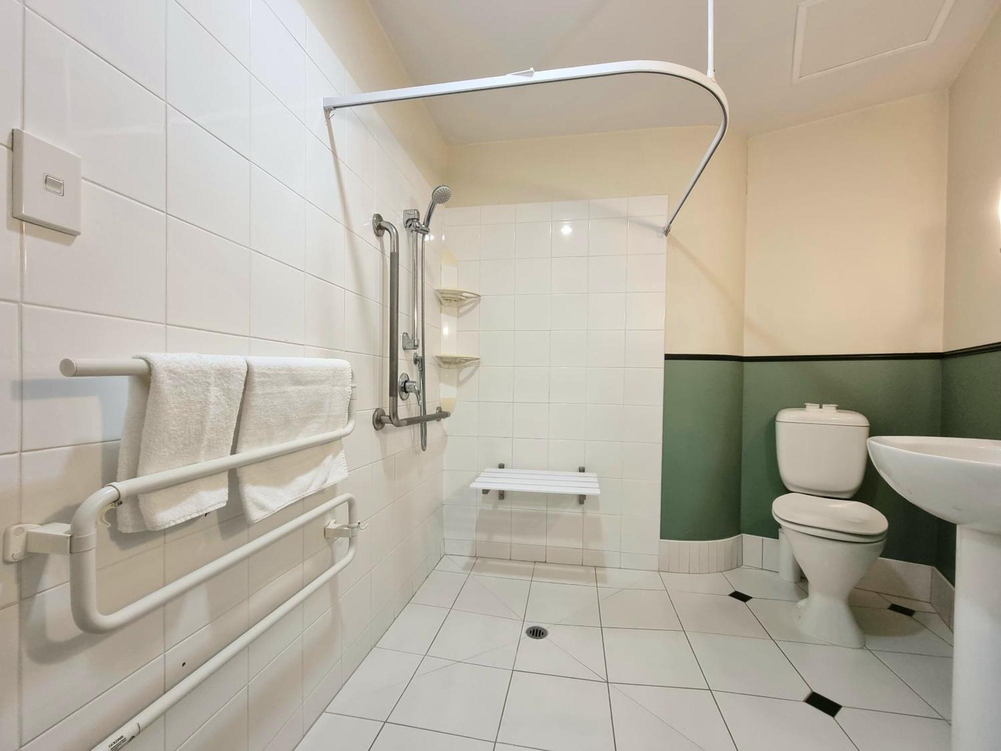 Urban Deco Apartment On Queen Street Auckland Room photo