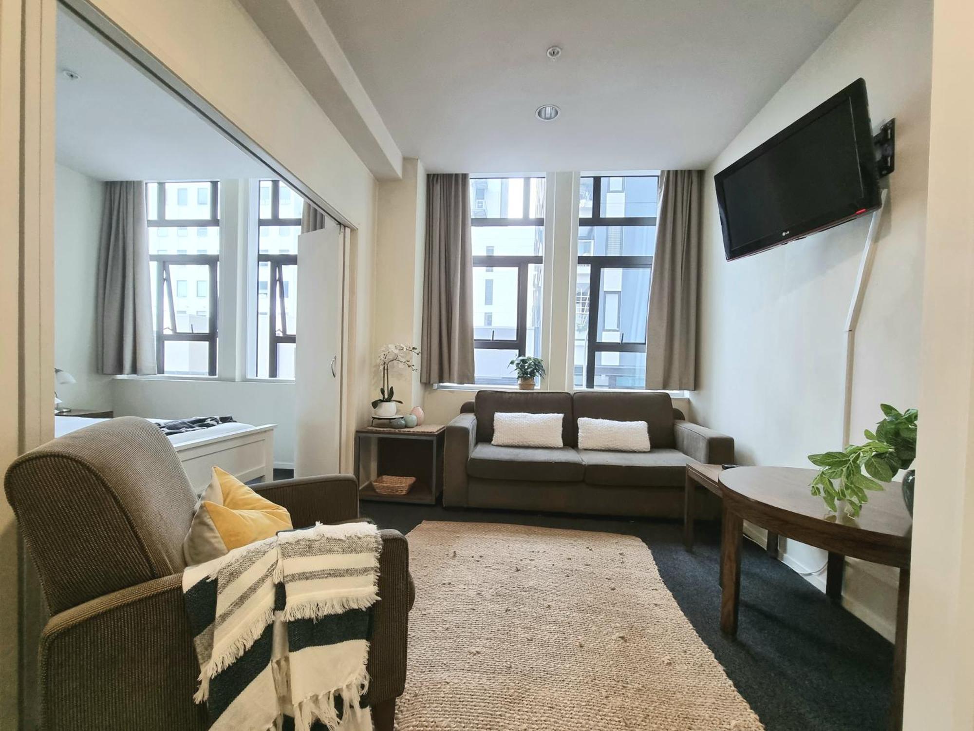 Urban Deco Apartment On Queen Street Auckland Room photo